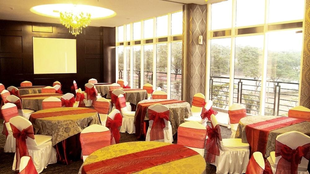 Sapphire Sky Hotel & Conference Serpong Extérieur photo
