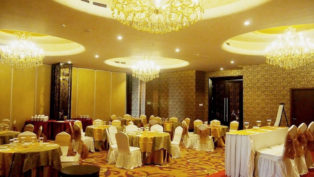 Sapphire Sky Hotel & Conference Serpong Extérieur photo