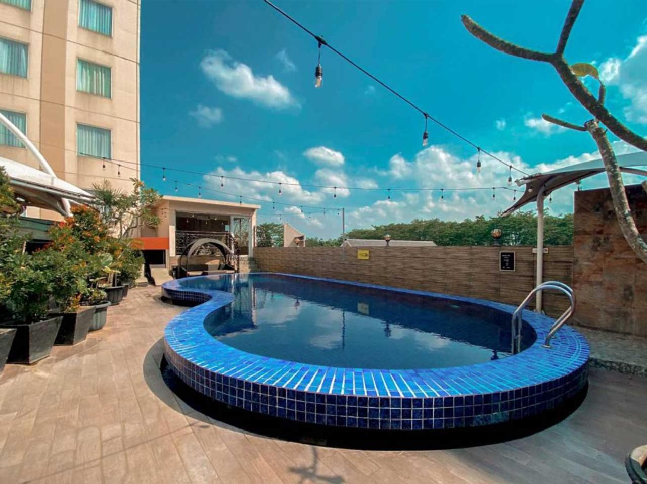 Sapphire Sky Hotel & Conference Serpong Extérieur photo