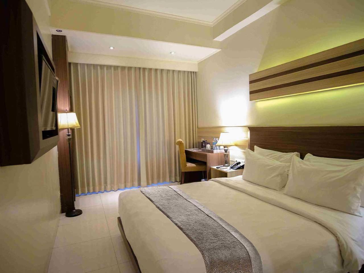 Sapphire Sky Hotel & Conference Serpong Extérieur photo