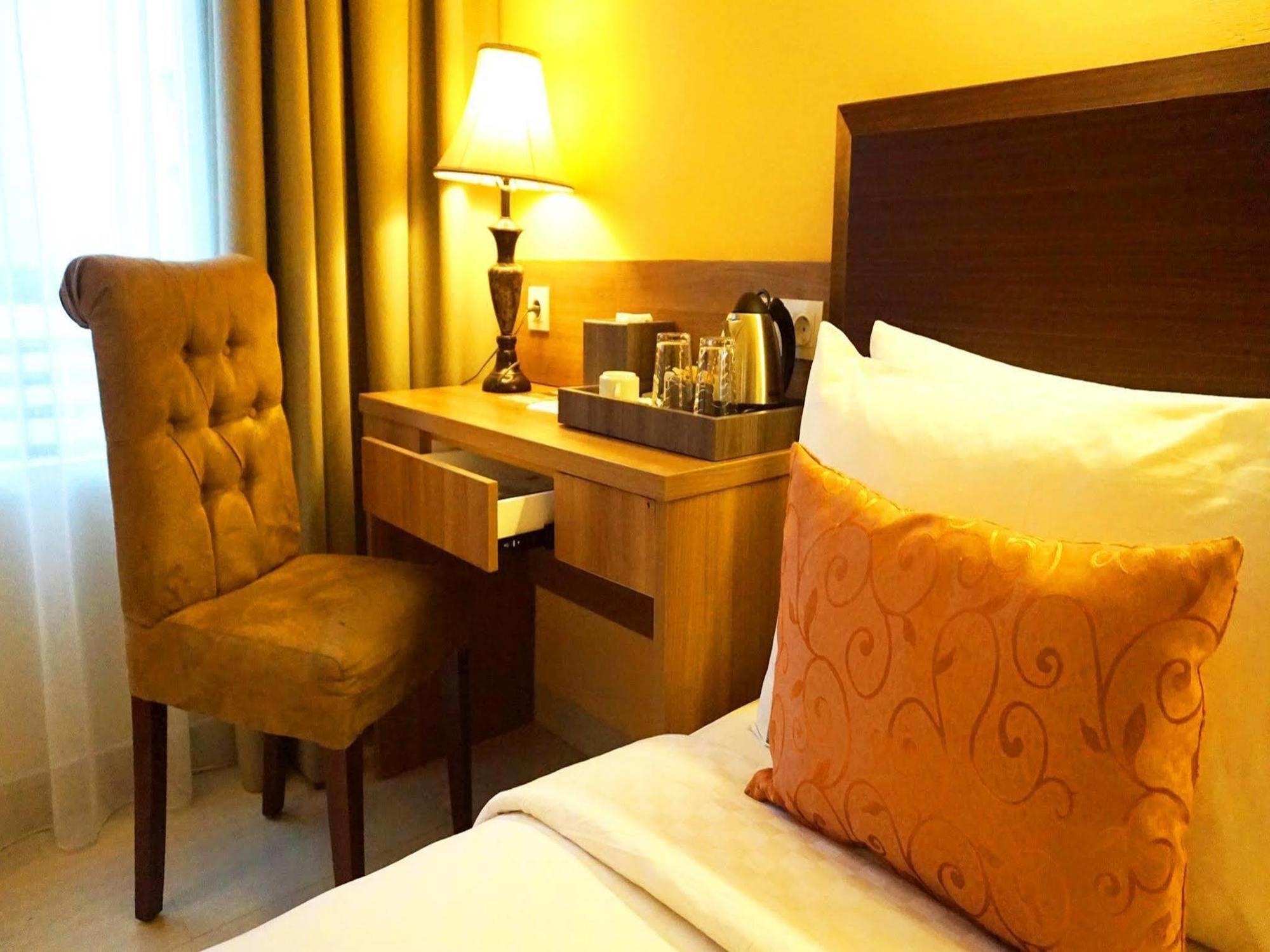 Sapphire Sky Hotel & Conference Serpong Extérieur photo