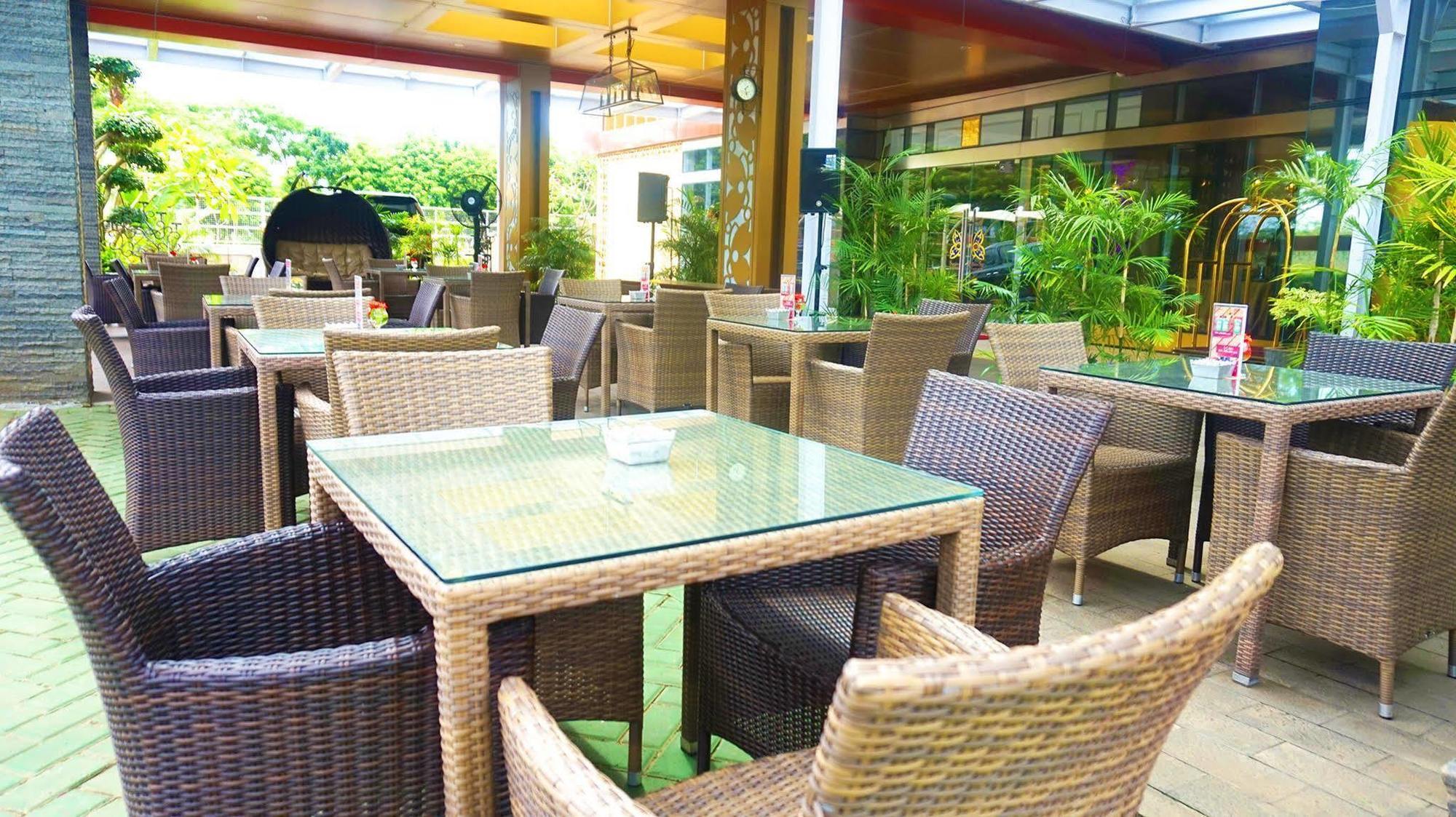 Sapphire Sky Hotel & Conference Serpong Extérieur photo