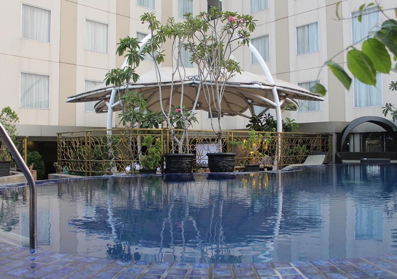 Sapphire Sky Hotel & Conference Serpong Extérieur photo